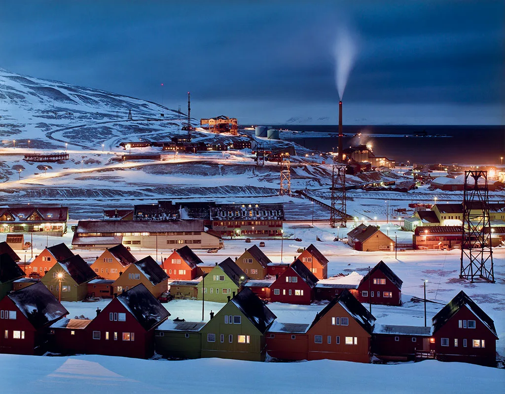 Kevin Cooley, Longyearbyen Overview, 2006, chromogenic print. 47 1/2 x 60 in., Schwartz Art Collection, Harvard Business School. 