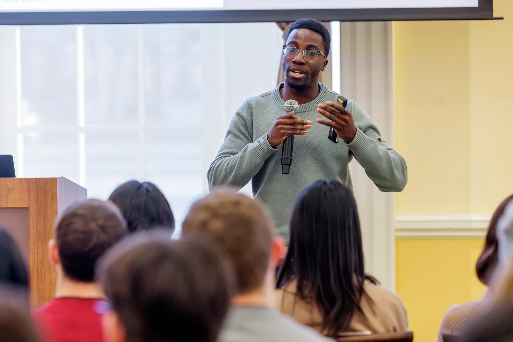 An MBA student presents his New Venture Competition Semifinalist venture to early-stage investors at Demo Day.