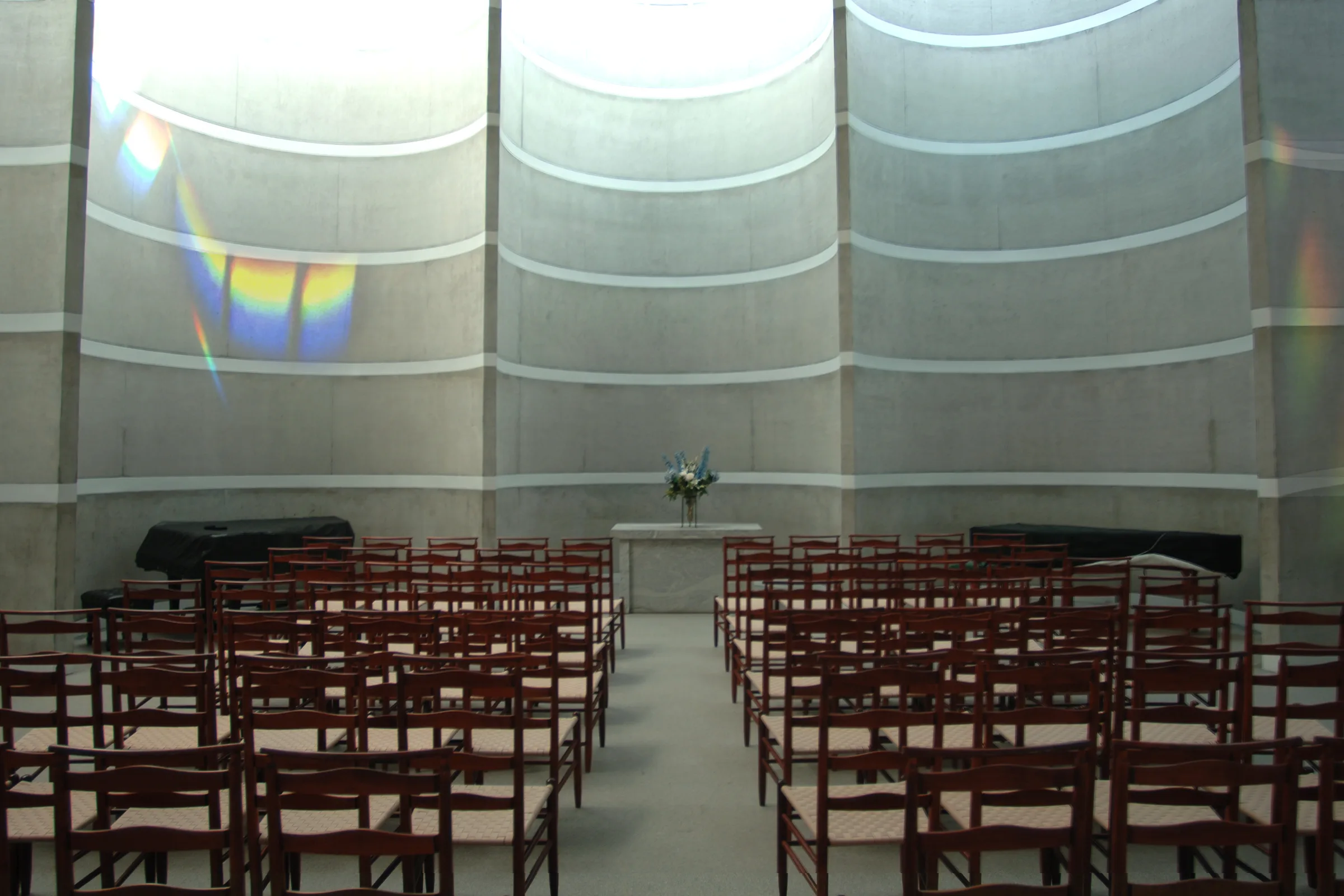 Class of 1959 Chapel. The simply furnished central sanctuary is illuminated, in part, by daylight refracted through ceiling-mounted prisms.