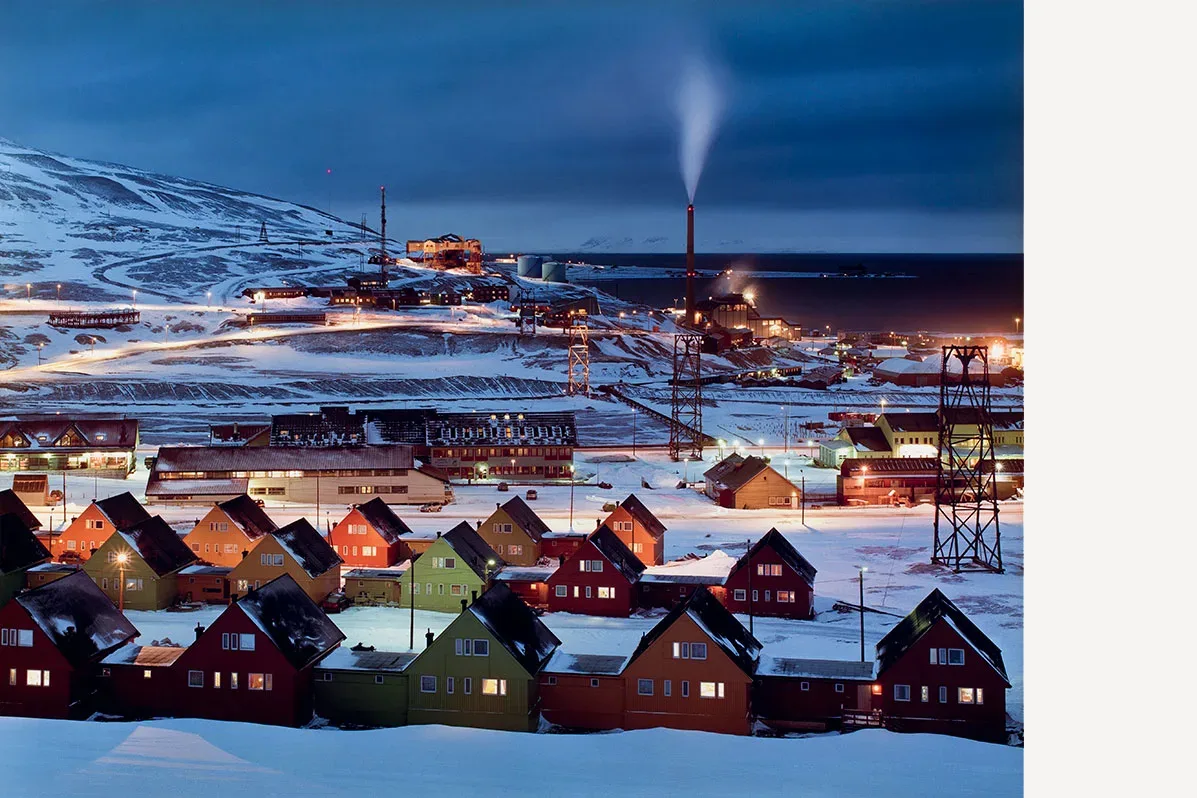 Kevin Cooley, Longyearbyen Overview, 2006, chromogenic print. 47 1/2 x 60 in., Schwartz Art Collection, Harvard Business School.