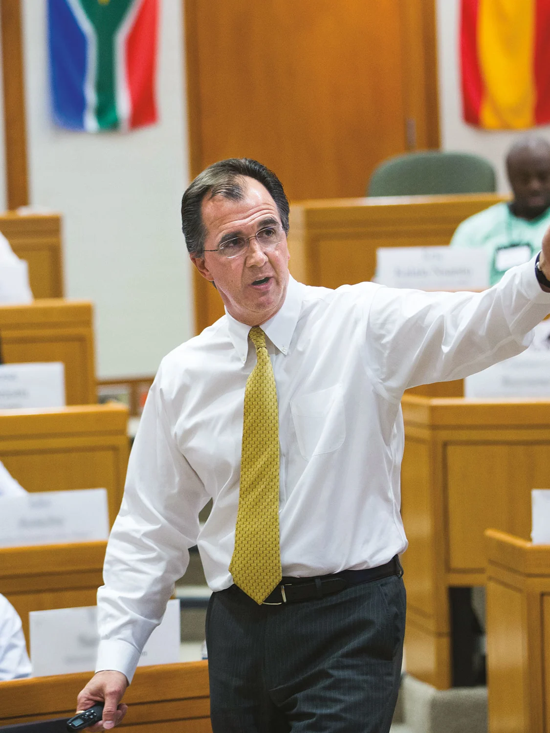 Faculty member Stefan Thomke lectures inside the classroom