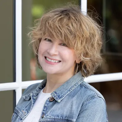 Erin Wise headshot