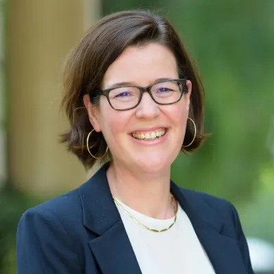 Faculty member Anneloes Raes headshot