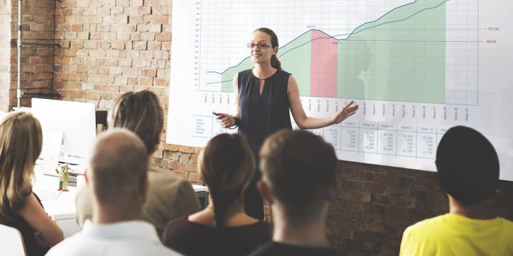 Businesswoman uses data storytelling in presentation to team